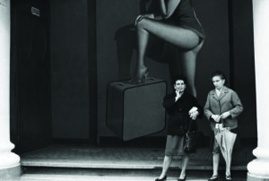 Mujeres en el Paral·lel. Barcelona, 1965. De la serie «Descuartizar un cuerpo». © Archivo Colita Fotografía