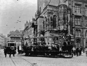 Imagen de Jan Krˇ ízenecký de un tranvía en Praga, agosto de 1913