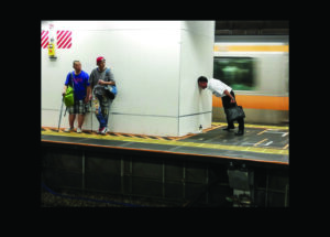 Salary Mans Platform Ritual, Estación de Ochanomizu, Tokio, 2017
